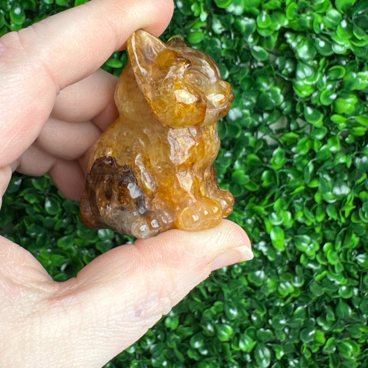 Golden healer cat carving